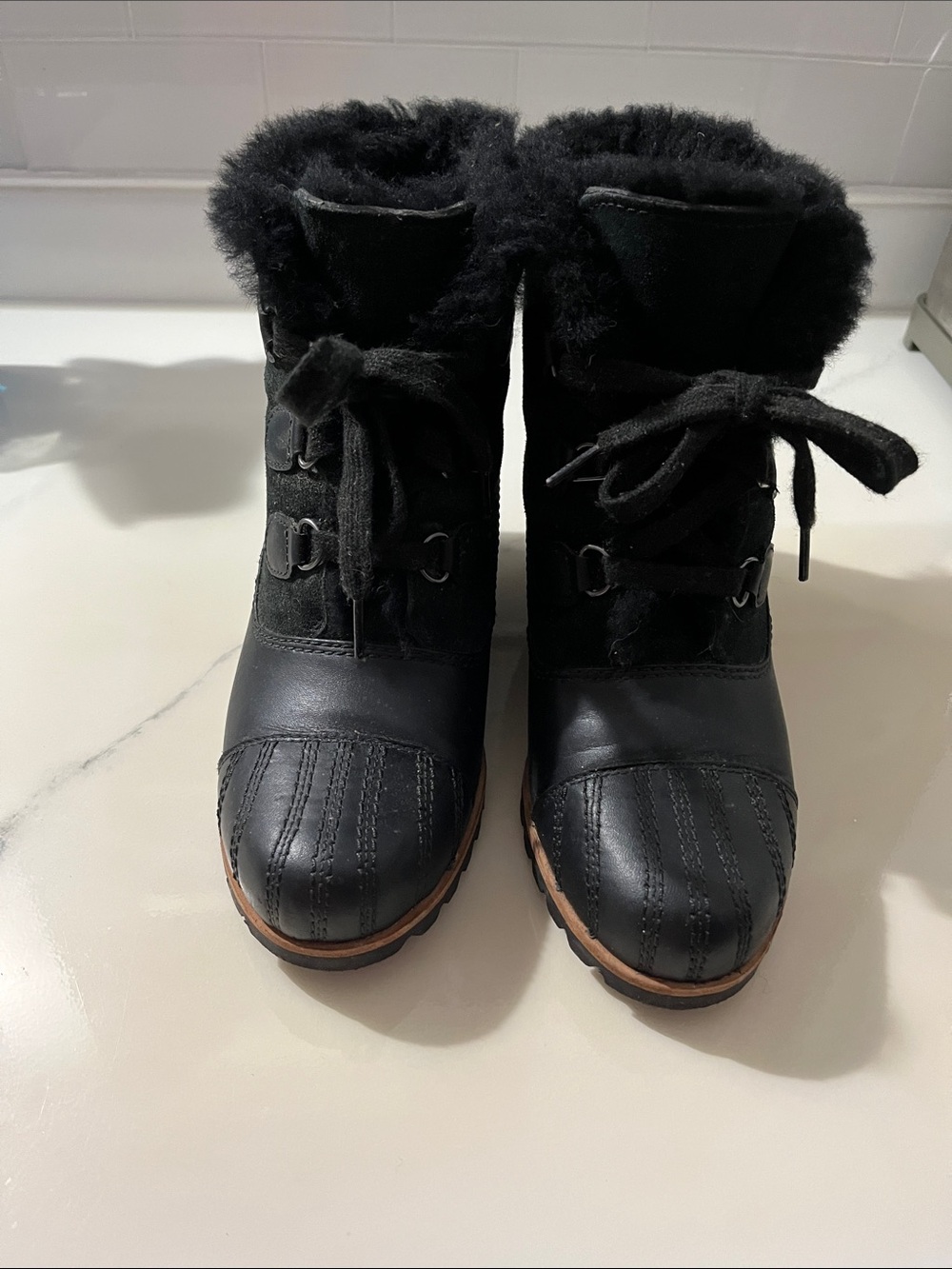 UGG Black Wedge Lace-Up Ankle Boots with Faux Fur Trim - size 9 1/2 - Picture 2 of 12